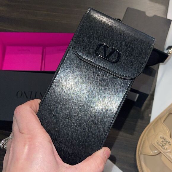 Valentino Sunglasses as seen on Kylie Jenner - Picture 7 of 13